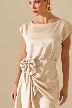 Vestido Curto de Cetim com Drapeado